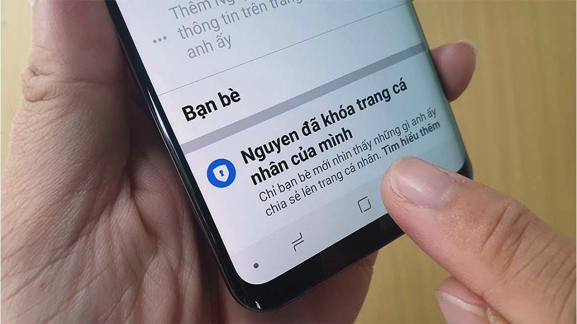 Cách khóa trang cá nhân với người lạ trên Facebook