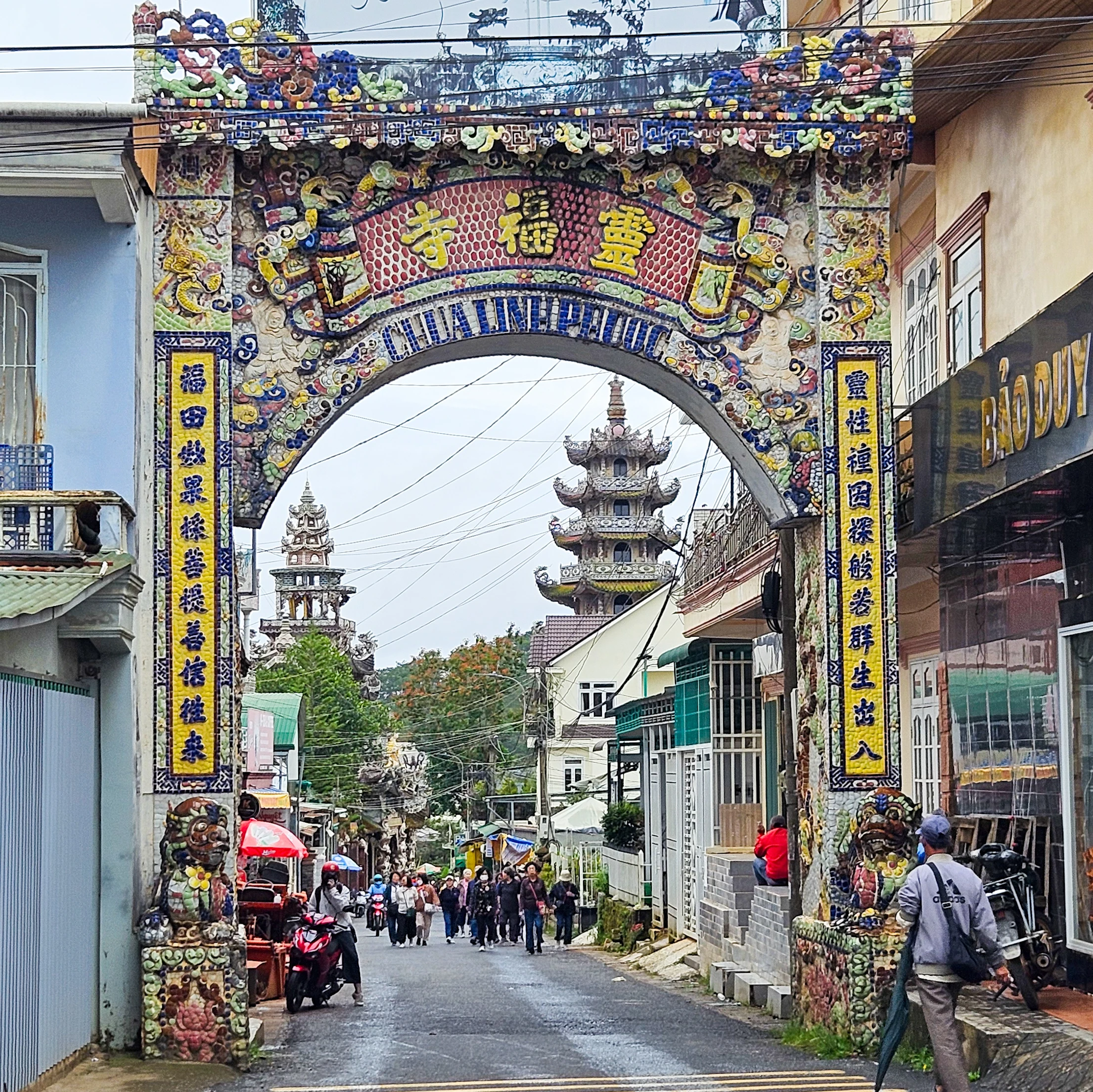 Những sự tích ly kỳ ở chùa ve chai Đà Lạt